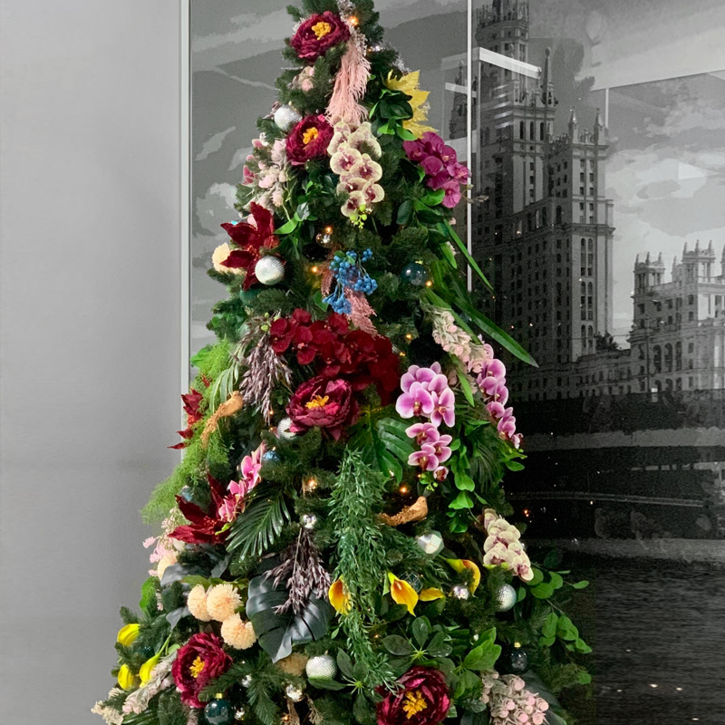 Ель Дизайнерская украшенная тропическими Цветами Christmas tree Tropical Flowers Красный Розовый Зеленый Желтый в Казани | Loft Concept 