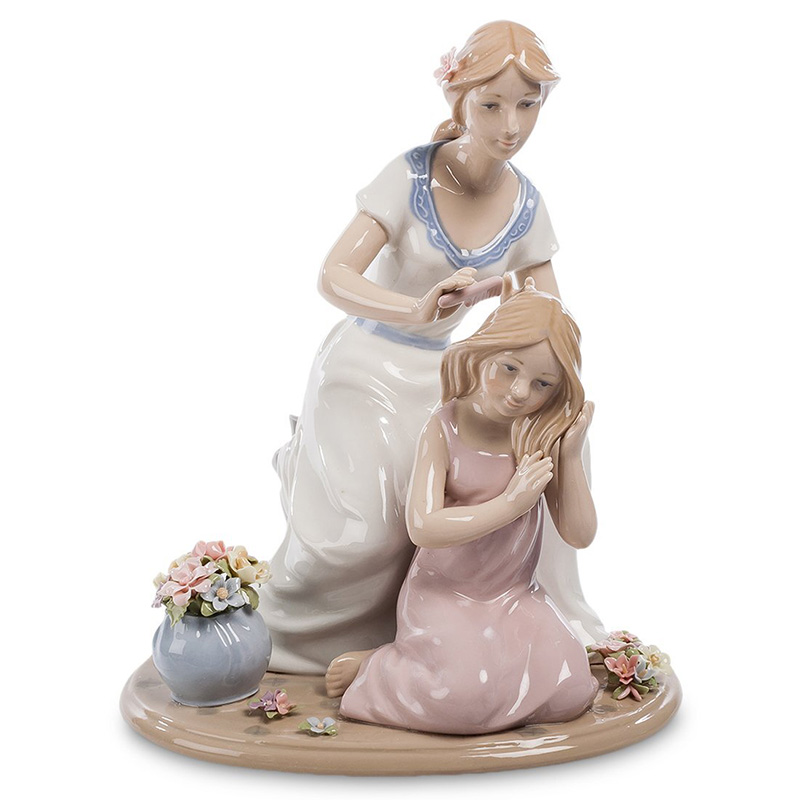 Статуэтка фарфоровая Мама с дочерью Charming Statuette Белый Розовый Серо-голубой Бежевый в Казани | Loft Concept 