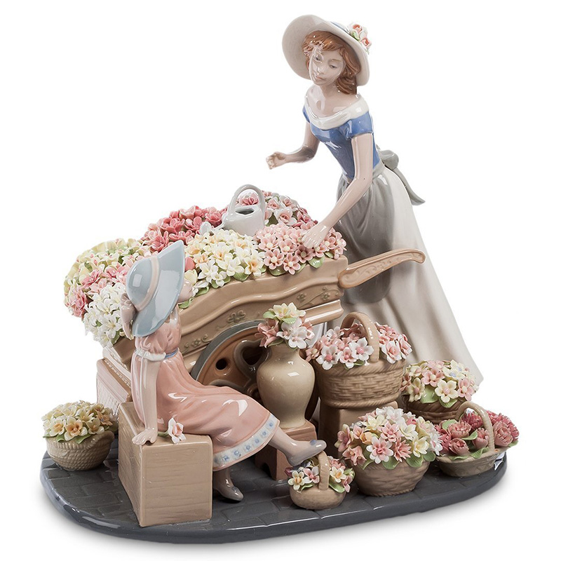 Статуэтка фарфоровая Девушка и маленькая девочка с цветами Charming Statuette Белый Розовый Серо-голубой Зеленый Бежевый Серый в Казани | Loft Concept 