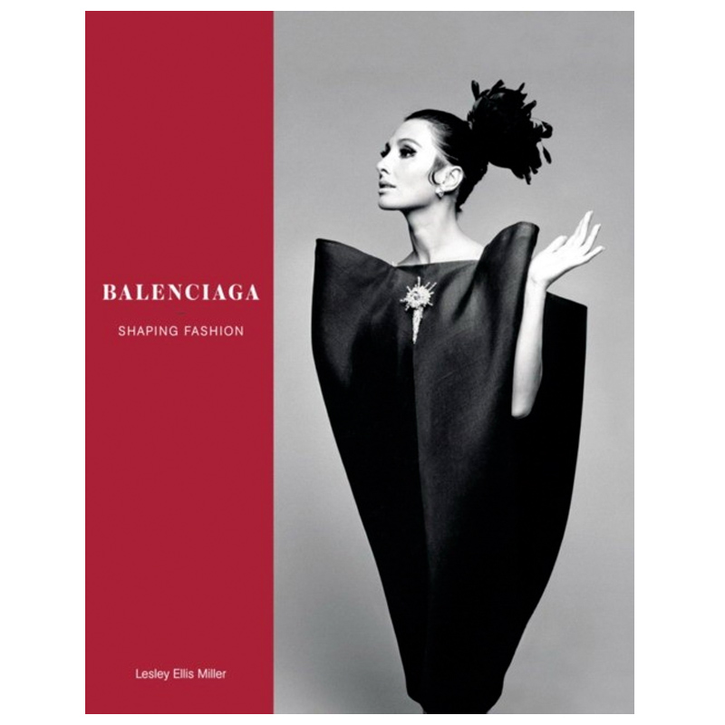 Balenciaga: Shaping Fashion  в Казани | Loft Concept 