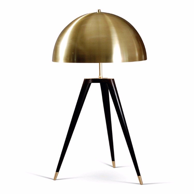 Настольная лампа Matthew Fairbank Fife Tripod Table Lamp Черный Глянцевое золото в Казани | Loft Concept 