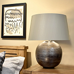 Настольная лампа с круглым фарфоровым основанием ручной работы с покрытием глазурью и белым абажуром из искусственного шелка Elstead Lighting варинант исполнения - 2 | Loft Concept в Казани