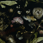 Круглый поднос из эпоксидной смолы с цветами черный Epoxy Resin Flowers Tray Black варинант исполнения - 3 | Loft Concept в Казани