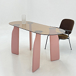 Обеденный стол со стеклянной столешницей и розовыми ножками с тканевой обивкой Wrigley варинант исполнения - 5 | Loft Concept в Казани