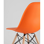 Пластиковый стул на ножках из массива бука Eames Orange варинант исполнения - 3 | Loft Concept в Казани
