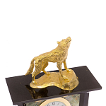 Часы настольные с декором в виде волка из натурального камня Офиокальцит Wolf Stone Clock варинант исполнения - 3 | Loft Concept в Казани