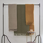 Плед из шерсти зеленого цвета с бахромой Waffle Comfort варинант исполнения - 4 | Loft Concept в Казани