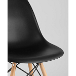 Пластиковый стул на ножках из массива бука Eames Black варинант исполнения - 2 | Loft Concept в Казани