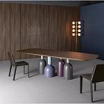 Обеденный стол деревянный с разноцветными фигурными ножками Cop варинант исполнения - 2 | Loft Concept в Казани