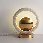 Настольная лампа с бежевым текстурным кольцом и латунным шаром в центре Tactile   варинант исполнения - 3 | Loft Concept в Казани