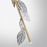 Подвесной светильник с золотистой вертикальной трубкой и декоративными прозрачными листьями из стекла Sylva  варинант исполнения - 8 | Loft Concept в Казани