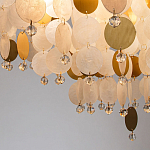 Люстра подвесная с белыми и золотыми круглыми подвесками Диаметр 70 см SHELL Chandelier варинант исполнения - 3 | Loft Concept в Казани