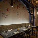 Обои ручная роспись Falling Flowers Standard colourway on Pale Grey dyed silk варинант исполнения - 2 | Loft Concept в Казани