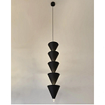Подвесной светильник светодиодный в виде ряда черных металлических конусов  Herringbone варинант исполнения - 1 | Loft Concept в Казани