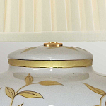 Настольная лампа с фарфоровым основанием бежевого цвета с рисунком и плиссированным абажуром на темной подставке Elstead Lighting варинант исполнения - 8 | Loft Concept в Казани