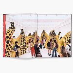 Книга по искусству Yayoi Kusama: I Spend Each Day Embracing Flowers варинант исполнения - 4 | Loft Concept в Казани