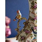 Ваза белого цвета из фарфора с цветочным рисунком и бронзовыми ручками с фигурками птиц Eden Garden porcelain and bronze варинант исполнения - 1 | Loft Concept в Казани