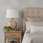 Настольная лампа на прозрачным основании с тканевым конусообразным абажуром Cream варинант исполнения - 2 | Loft Concept в Казани