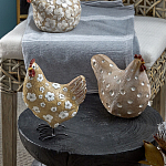 Статуэтка курица с резными белыми цветами на бежевой фактурной поверхности Rustic Chicken варинант исполнения - 4 | Loft Concept в Казани