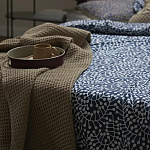 Постельное белье темно-синего цвета с рисунком Blossom Essence Sophie варинант исполнения - 7 | Loft Concept в Казани