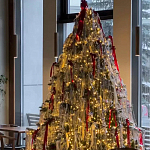 Комплект Новогодней Елки вместе с серебряной мишурой и красными лентами варинант исполнения - 2 | Loft Concept в Казани