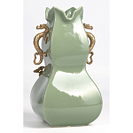 Ваза зеленого цвета из фарфора с бронзовыми ручками в виде драконов и рельефным цветочным декором Eden Garden porcelain and bronze варинант исполнения - 4 | Loft Concept в Казани