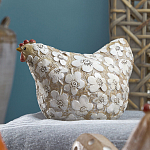 Статуэтка курица с резными белыми цветами на бежевой фактурной поверхности Rustic Chicken варинант исполнения - 3 | Loft Concept в Казани