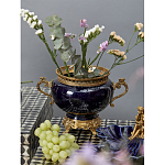 Ваза темно-синяя фарфоровая на бронзовой подставке с ажурным ободком и изогнутыми ручками Eden Garden варинант исполнения - 4 | Loft Concept в Казани