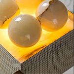 Настольная лампа с основанием из 24 выточенных сферических камней Through Stone варинант исполнения - 5 | Loft Concept в Казани