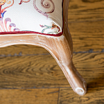 Банкетка из массива бука бежевая с растительным орнаментом Raffael Beige Floral Banquette варинант исполнения - 3 | Loft Concept в Казани