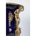 Ваза темно-синего цвета из фарфора с бронзовыми ручками в виде фигур Eden Garden porcelain and bronze варинант исполнения - 5 | Loft Concept в Казани