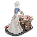 Статуэтка фарфоровая Девушка и маленькая девочка с цветами Charming Statuette варинант исполнения - 3 | Loft Concept в Казани