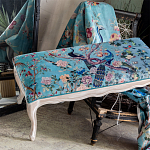 Банкетка из массива бука с цветочным принтом Turquoise Beige Chinoiserie Garden Banquette варинант исполнения - 5 | Loft Concept в Казани