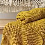 Плед из хлопка жемчужной вязки горчичного цвета Waffle Comfort варинант исполнения - 7 | Loft Concept в Казани