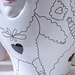 Ваза с декоративными лицами и графическими элементами в виде сердец и символов Faces of Imagination варинант исполнения - 10 | Loft Concept в Казани