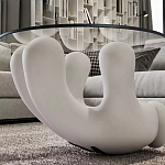 Дизайнерский журнальный стол с круглой прозрачной столешницей на белом фигурном основании Luqak варинант исполнения - 4 | Loft Concept в Казани