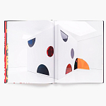 Книга по искусству Yayoi Kusama: I Spend Each Day Embracing Flowers варинант исполнения - 5 | Loft Concept в Казани