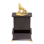 Часы настольные с декором в виде волка из натурального камня Офиокальцит Wolf Stone Clock варинант исполнения - 4 | Loft Concept в Казани