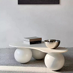 Дизайнерский журнальный стол с изогнутой столешницей на круглых ножках Rigilyr варинант исполнения - 1 | Loft Concept в Казани