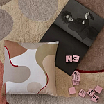 Подушка декоративная хлопковая бежевого цвета с абстрактным принтом Elysian Flow Sand варинант исполнения - 5 | Loft Concept в Казани