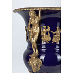 Ваза темно-синего цвета из фарфора с бронзовыми ручками в виде фигур Eden Garden porcelain and bronze варинант исполнения - 6 | Loft Concept в Казани