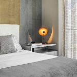 Настольная лампа с круглым деревянным отражателем и черным цилиндрическим плафоном Accord Lighting варинант исполнения - 7 | Loft Concept в Казани