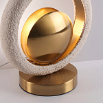 Настольная лампа с бежевым текстурным кольцом и латунным шаром в центре Tactile   варинант исполнения - 8 | Loft Concept в Казани