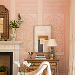 Обои ручная роспись Jharokha Arches Original colourway on pink painted Xuan paper варинант исполнения - 2 | Loft Concept в Казани