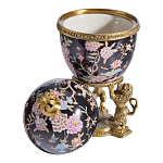 Шкатулка в форме яйца на величественных львах из фарфора с бронзовыми элементами Eden Garden варинант исполнения - 2 | Loft Concept в Казани