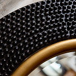 Зеркало в черной фактурной раме с золотым кантом Summon the Light варинант исполнения - 3 | Loft Concept в Казани