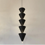 Подвесной светильник светодиодный в виде ряда черных металлических конусов  Herringbone варинант исполнения - 4 | Loft Concept в Казани