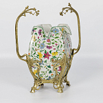 Ваза белого цвета из фарфора с ярким цветочным узором и бронзовыми ручками в виде ветвей Eden Garden porcelain and bronzeм варинант исполнения - 1 | Loft Concept в Казани