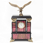 Часы настольные из родонита и бронзы с декором в виде орла Eagle Stone Clock варинант исполнения - 1 | Loft Concept в Казани