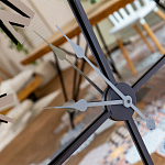 Часы настенные зеркальные с серебряным металлическим циферблатом Mirror Tower Clock варинант исполнения - 3 | Loft Concept в Казани